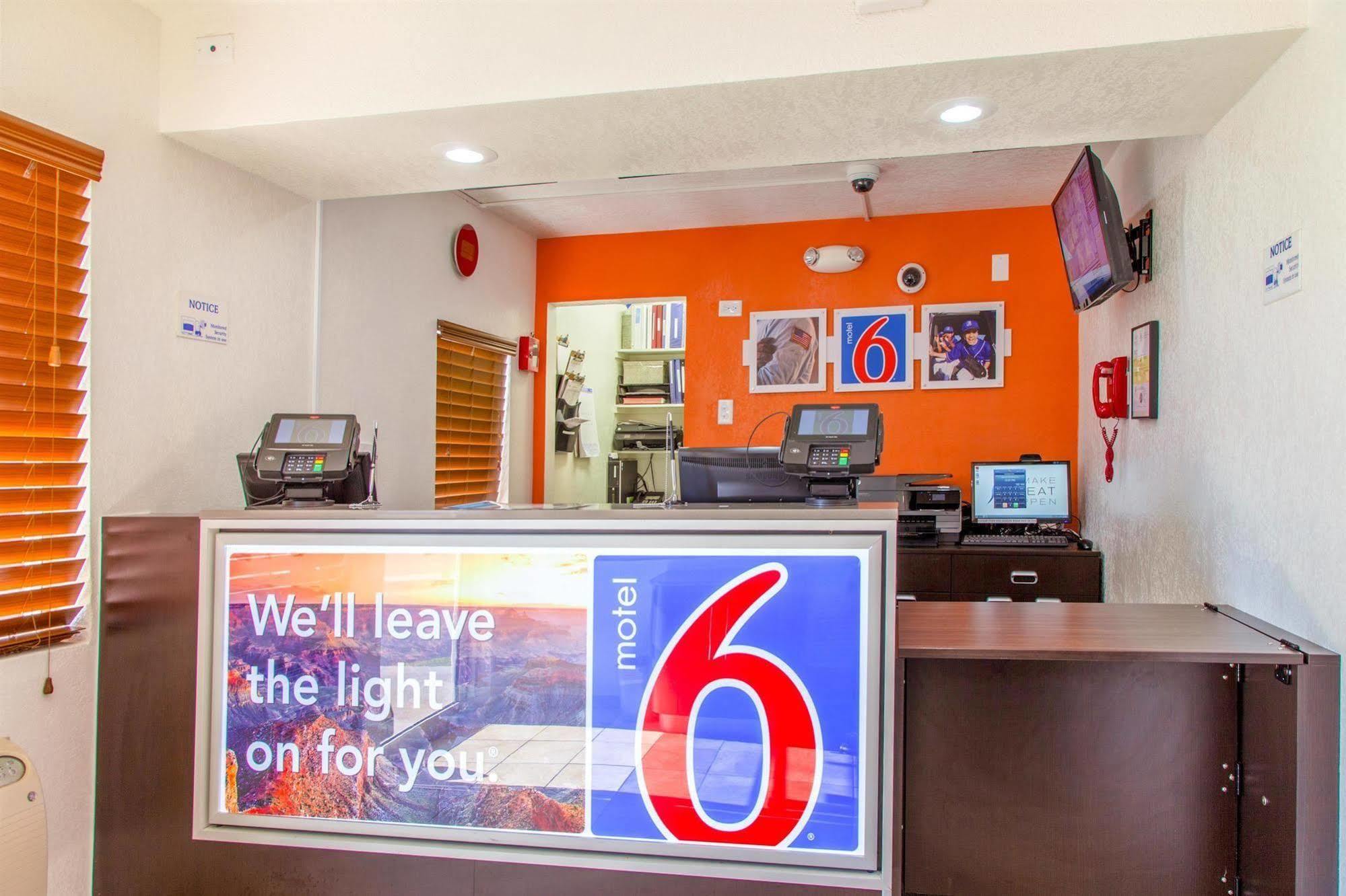 Motel 6-Phoenix, Az - Airport - 24Th Street Zewnętrze zdjęcie