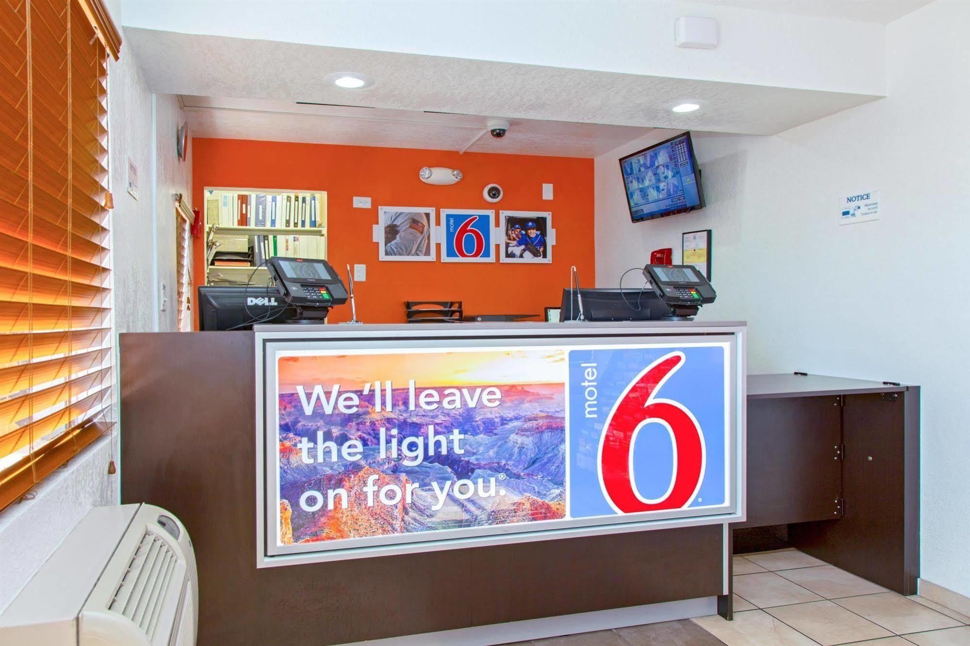 Motel 6-Phoenix, Az - Airport - 24Th Street Zewnętrze zdjęcie